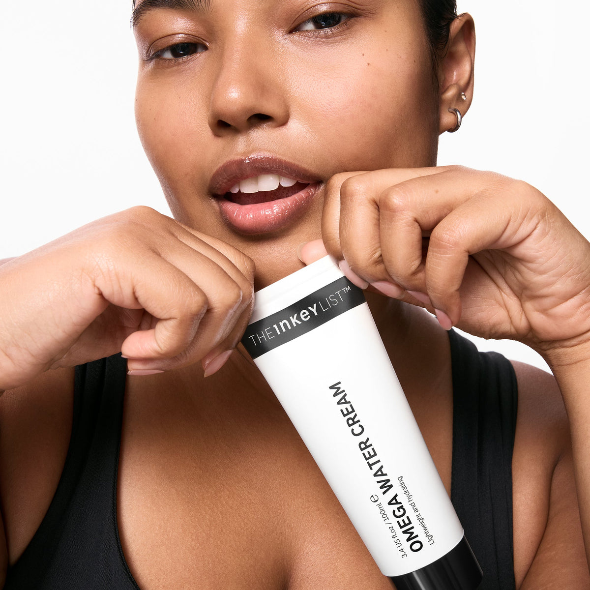 supersize-omega-water-cream-duo-x5 03_KAFFYA_07_HOLDING_OMEGA_SUPERSIZE_001.jpg