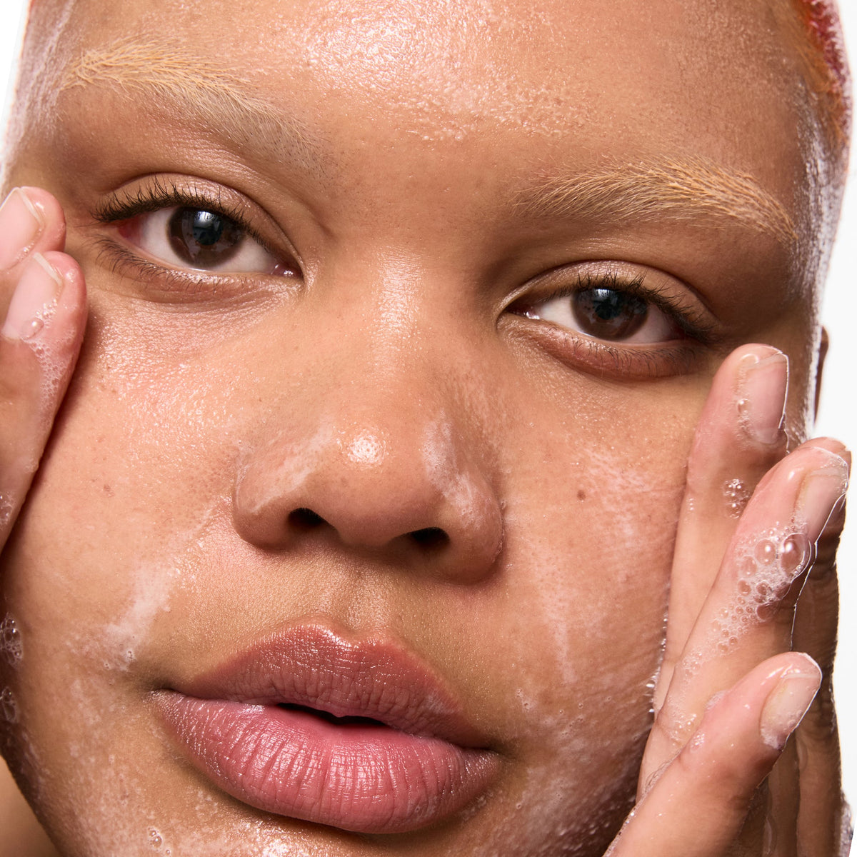 salicylic-acid-cleanser-150ml-h8 Omega50_Model_2000x2000-1_ce0a3018-d6f0-4ed9-a17d-0096b80b29f6.jpg